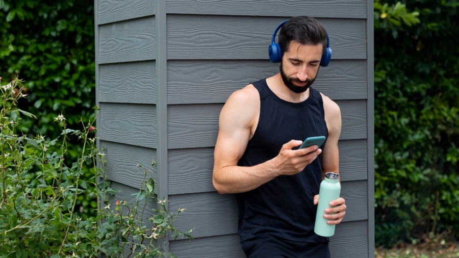 medium-shot-man-wearing-headphones